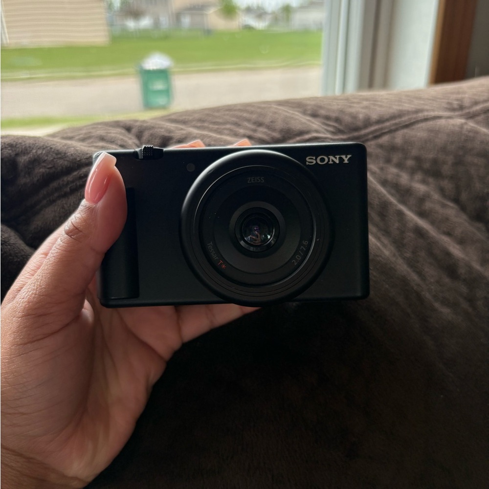 Sony Black Compact Digital Camera with Sleek Design